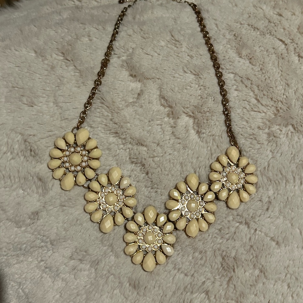 Elegant Cream Floral Necklace